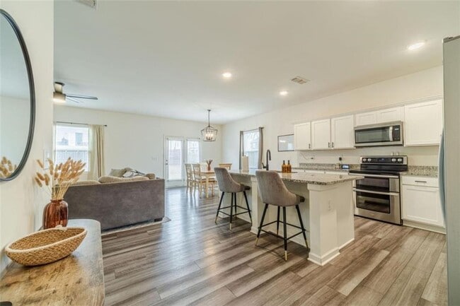 Building Photo - 222 Knightsbridge Ln