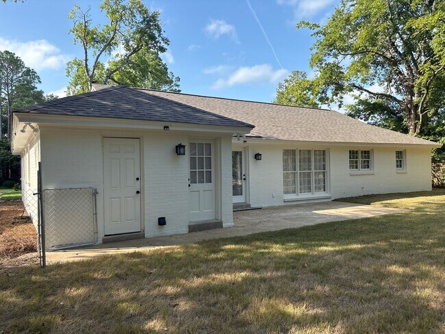 Building Photo - 3321 Ridgefield Dr