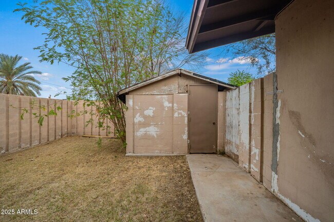 Building Photo - 2534 E Randall Dr