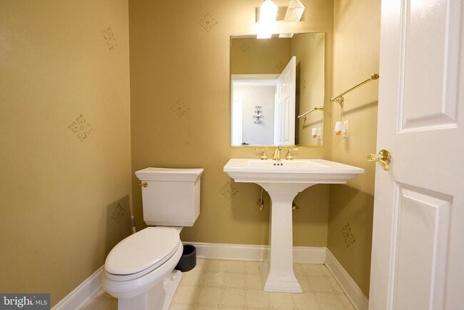 Building Photo - 1401 Hampstead Ct