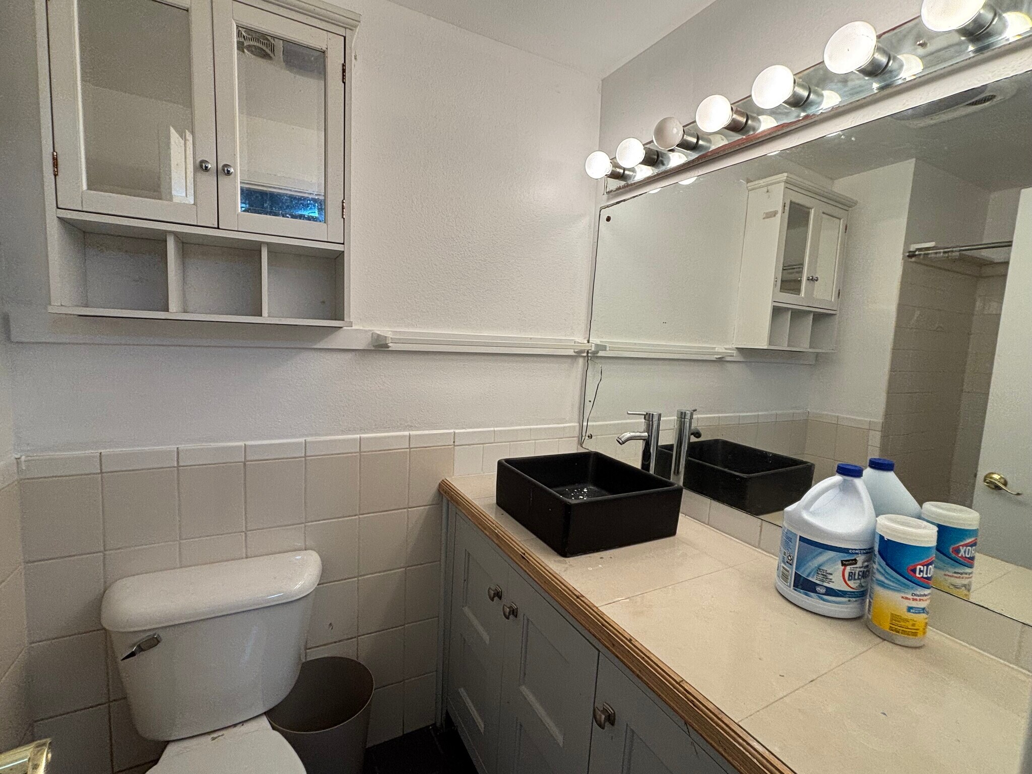 Building Photo - 13910 SE Newport Way