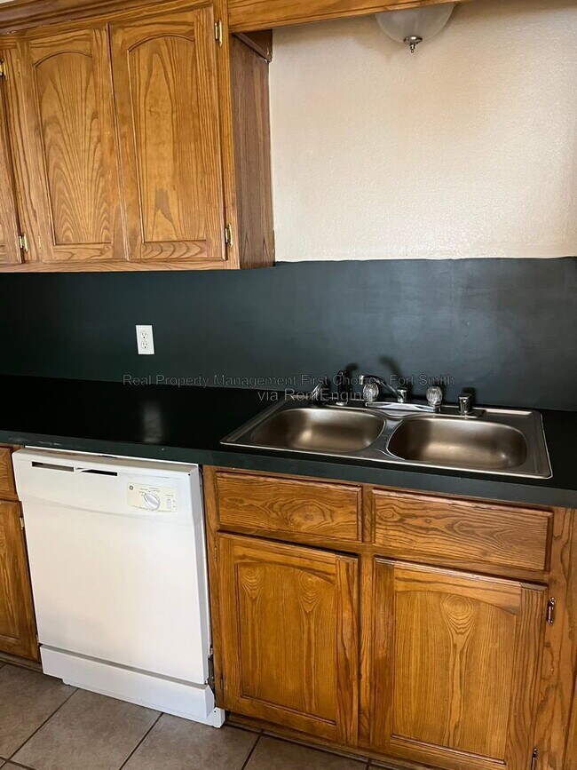 Building Photo - 3509 Price Cir