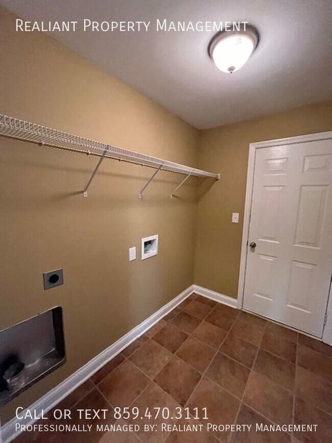 Building Photo - 236 Lynnwood Dr