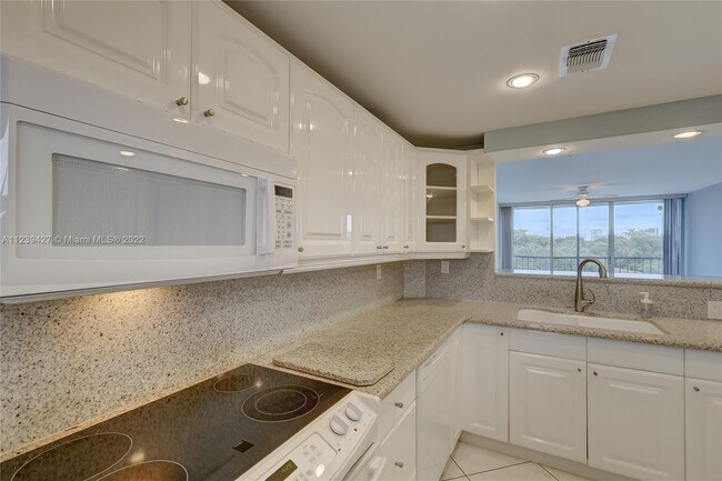 Building Photo - 4501 NE 21st Ave