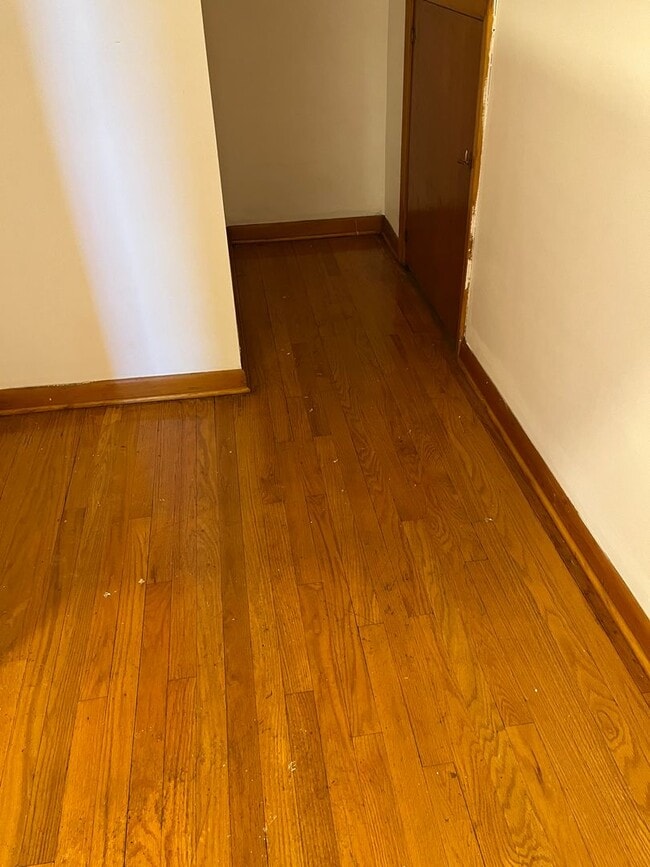 Building Photo - Lovely renovated 3 bedroom house