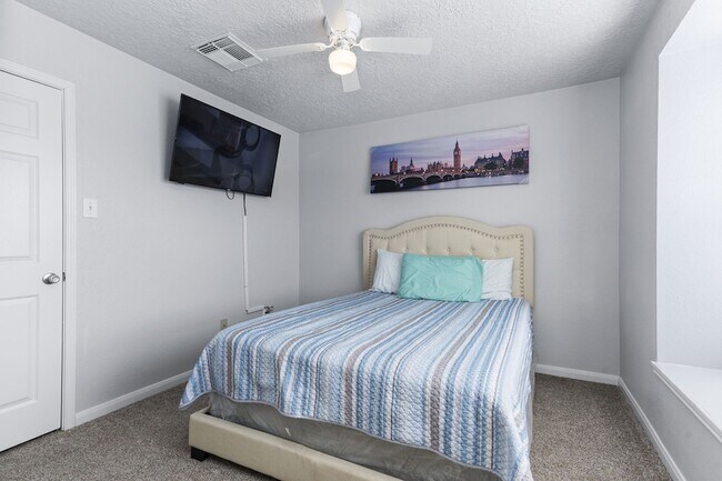 Building Photo - 29326 Legends Green Dr