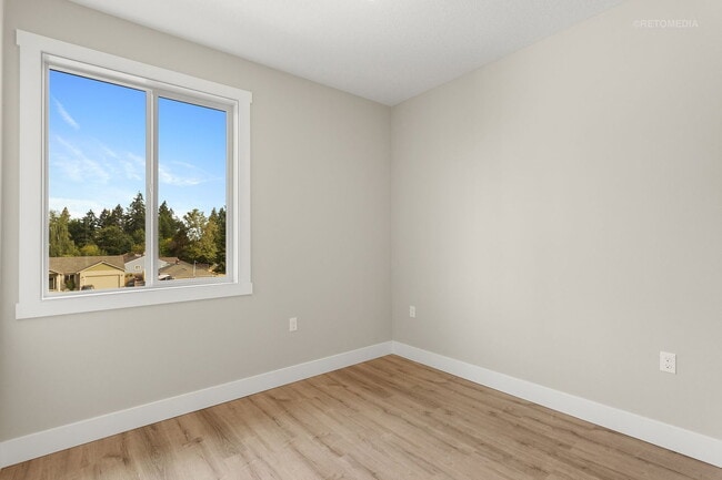 Building Photo - 4237 Verda Ln NE