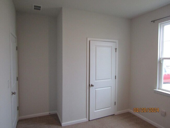 Building Photo - 2155 Ainsley Dr