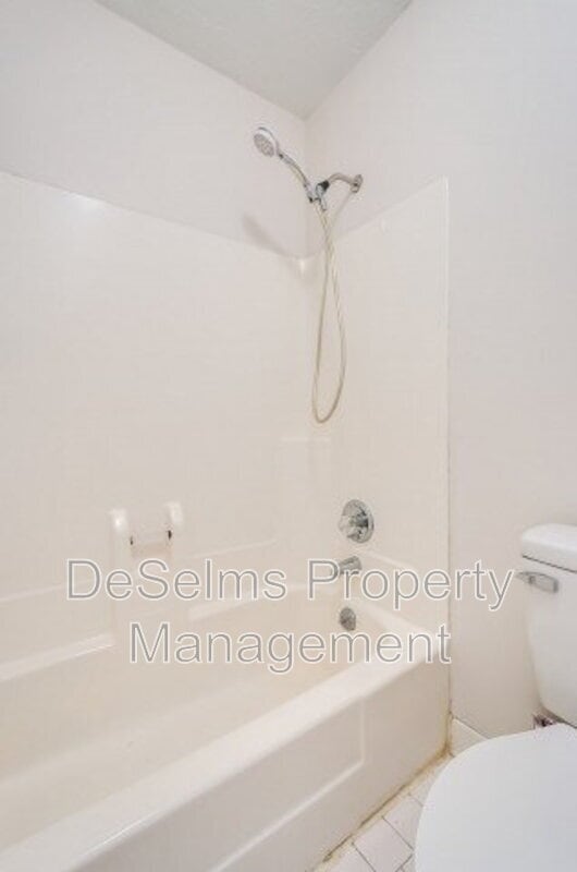 Building Photo - 302 Ash Forge Dr