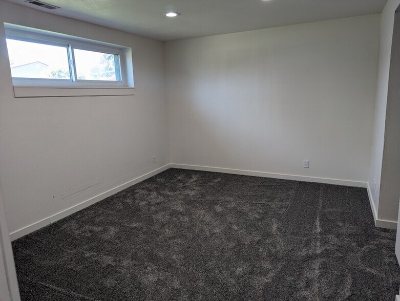Building Photo - 1760 N 340 W