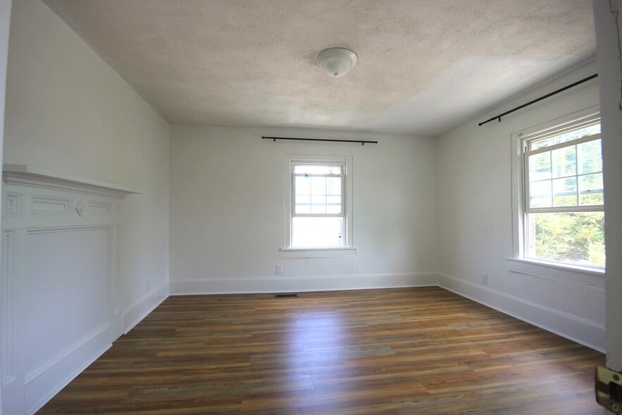 Building Photo - 421 9th St NW