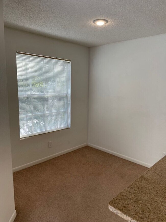 Building Photo - Lexington Place - 1134