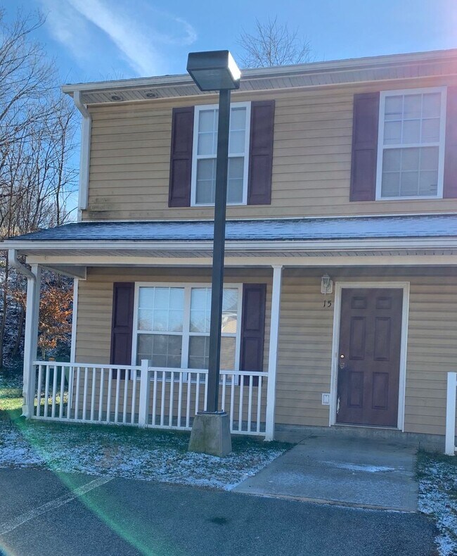 Primary Photo - 3 Bedroom 2.5 Bath Townhouse
