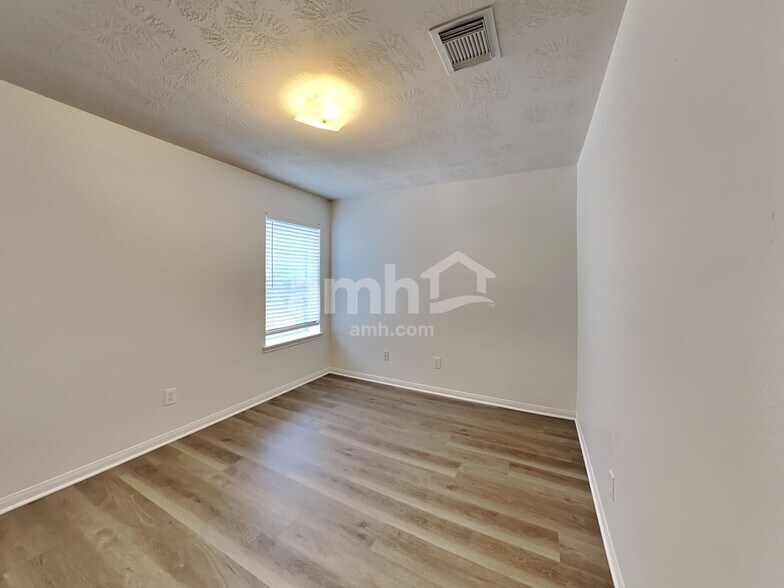 Building Photo - 1018 Redcrest Springs Ct
