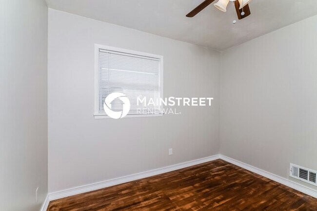 Building Photo - 3 Bedroom Pet-Friendly Home in LOUISVILLE,...