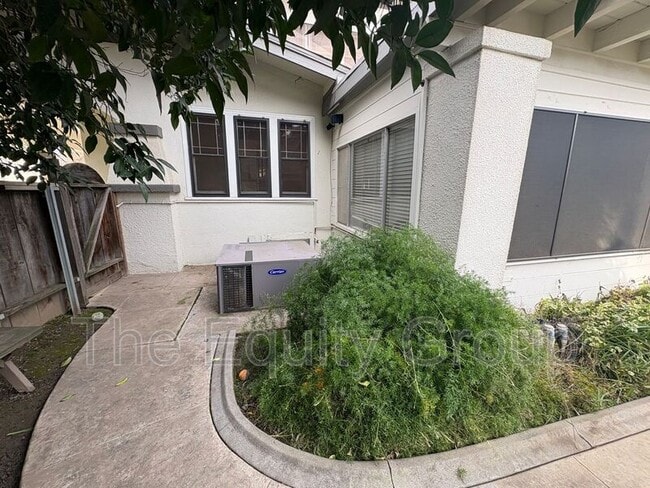 Building Photo - 1410 W Main St