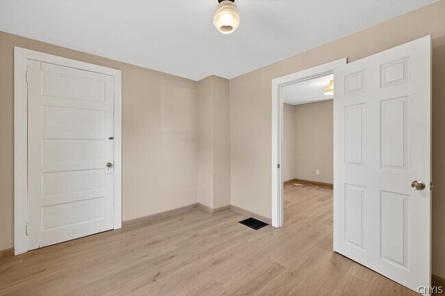 Building Photo - 423 Wendell Terrace