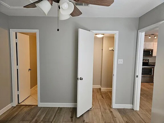 Building Photo - 1467 Meadowood Village Dr
