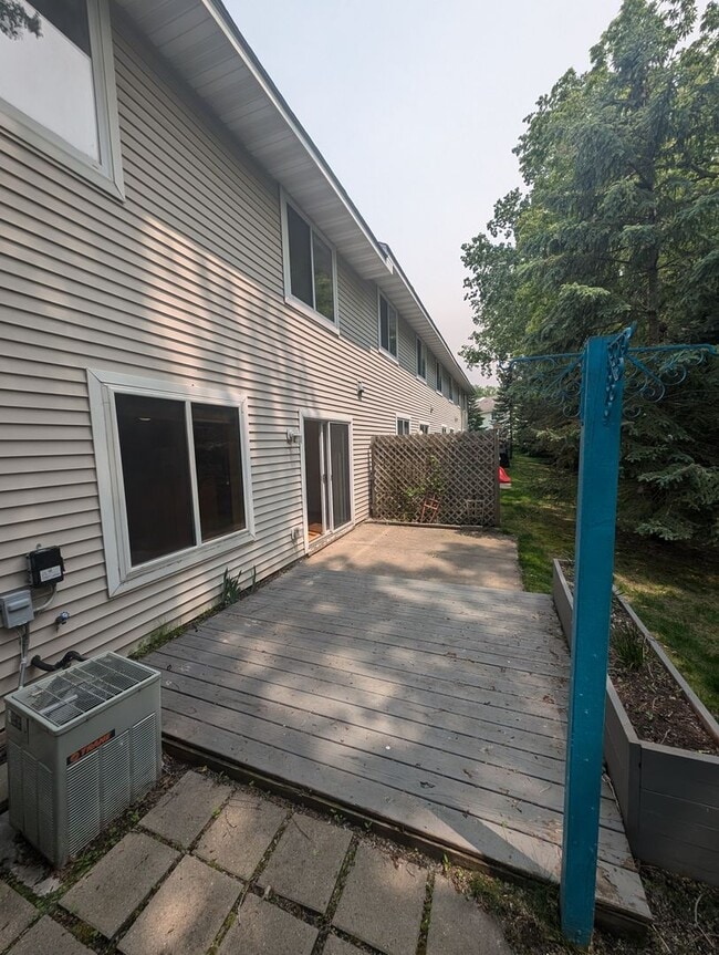 Building Photo - Updated 3BR Townhome in Eagan – Close to S...