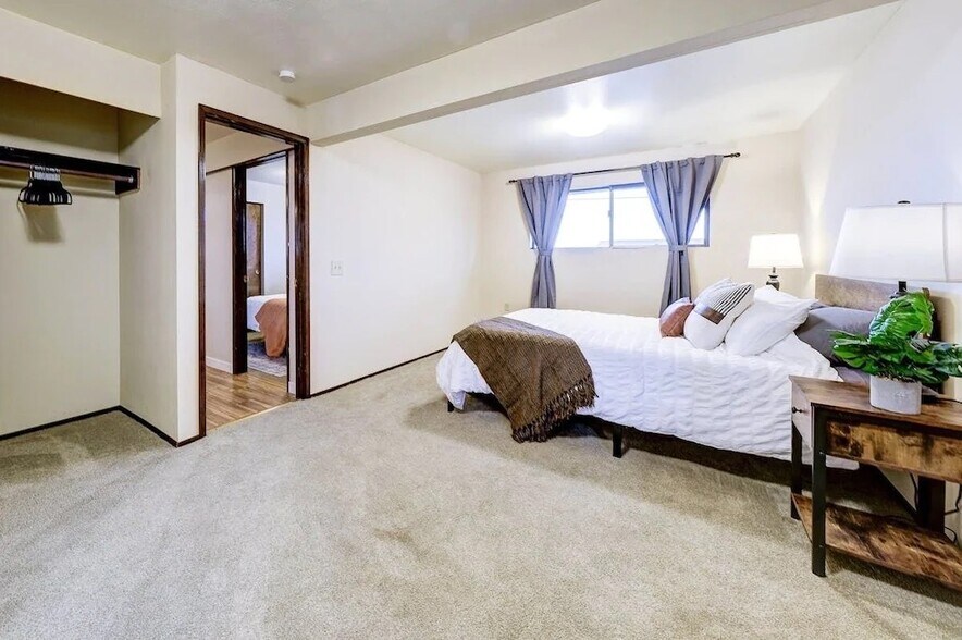 Primary BR downstairs - 4008 37th Ave SW