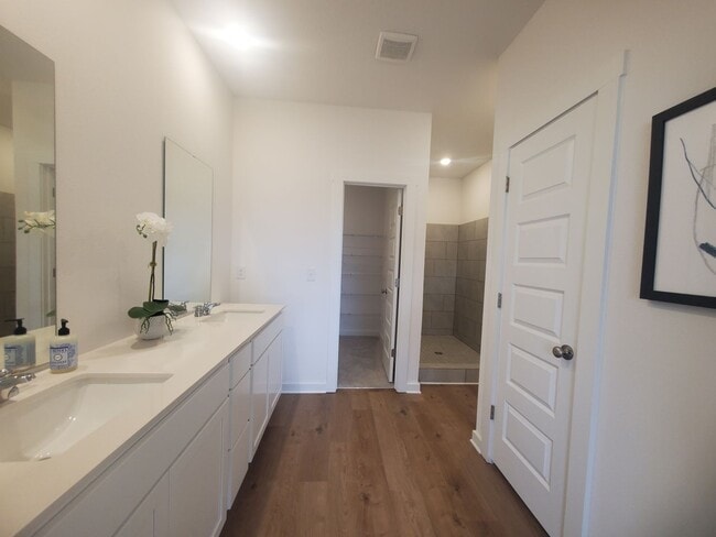 Building Photo - 3840 Casita Cir