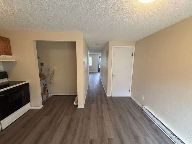 Building Photo - 3550 Butternut Dr