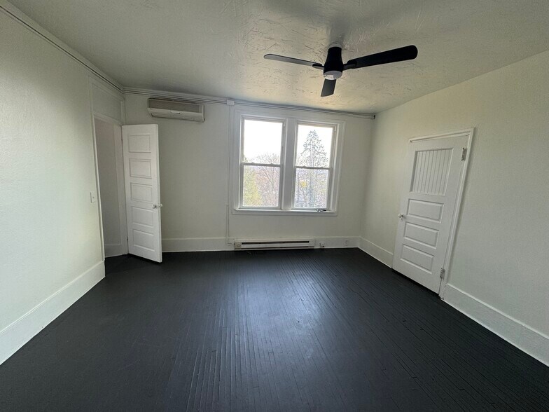 Building Photo - 608 S 24th St