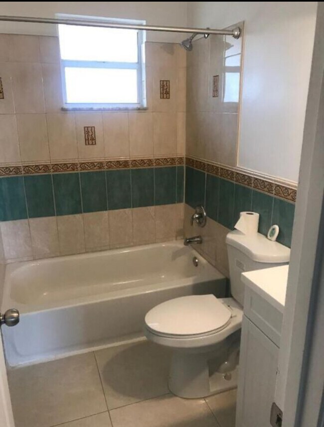 Building Photo - 3556 William St