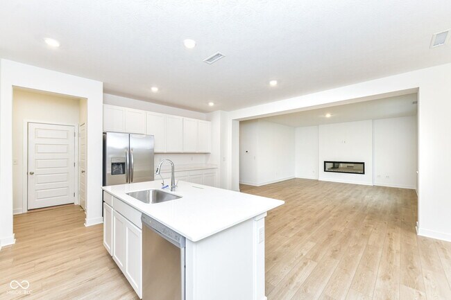 Building Photo - 16913 Sherwin Ct