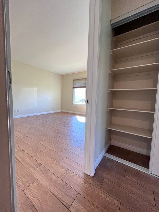 Building Photo - SINGLE STORY 3 BR/ 2 HOME WITH 2 CAR GARAGE