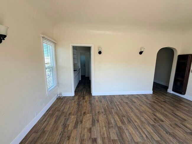 Building Photo - 358 Orange Ave
