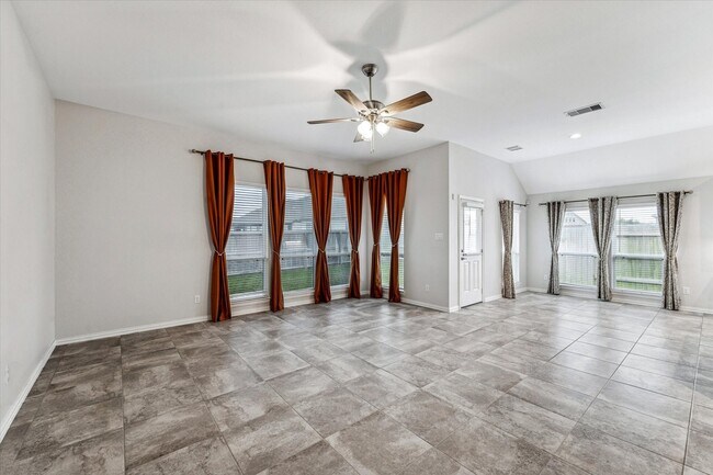 Building Photo - 142 Dina Ln