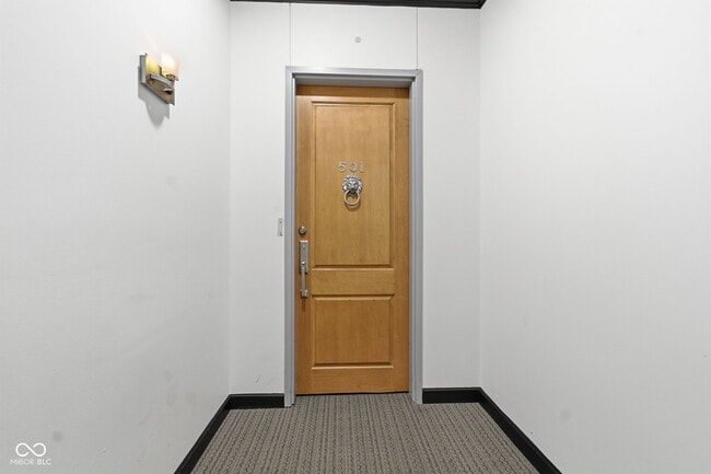 Building Photo - 141 S Meridian St