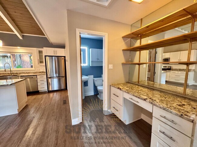 Building Photo - 3 Bedroom!  Dog Friendly!