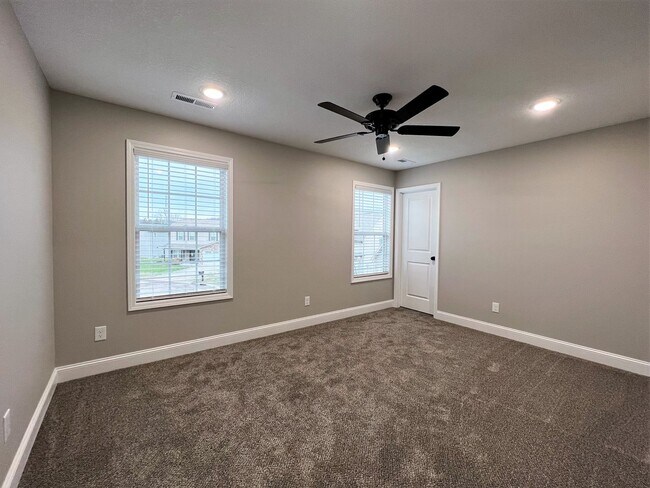 Building Photo - LOCATED IN GIBBS... FANTASTIC 3 BEDROOM HOME!!