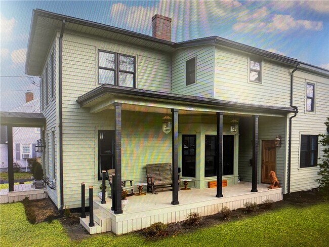 Building Photo - 911 S Main St