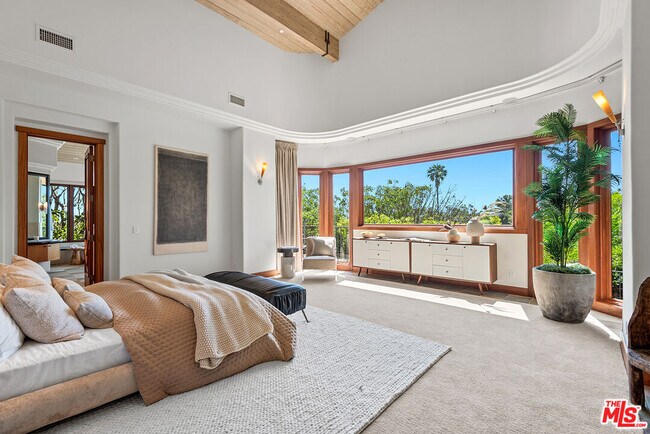 Building Photo - 1160 Shadow Hill Way