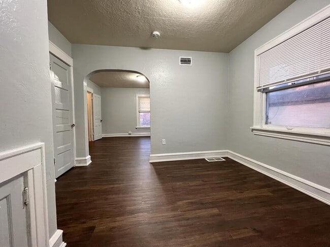 Building Photo - 1503 2nd Ave SE