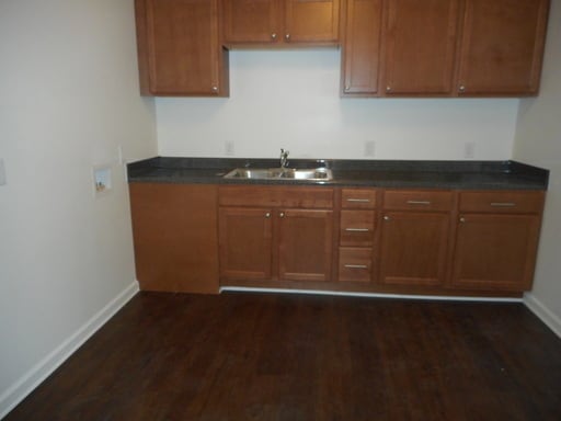 Building Photo - 2 bedroom 1.5 bathroom townhouse