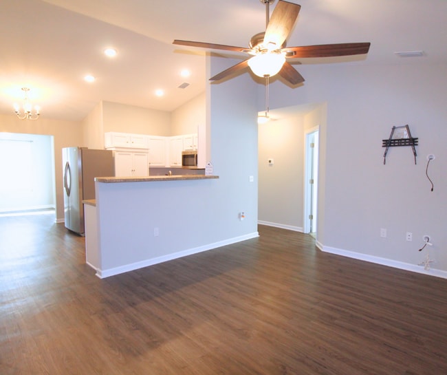 Building Photo - Coming Soon! 3 Bedroom Duplex with Garage!