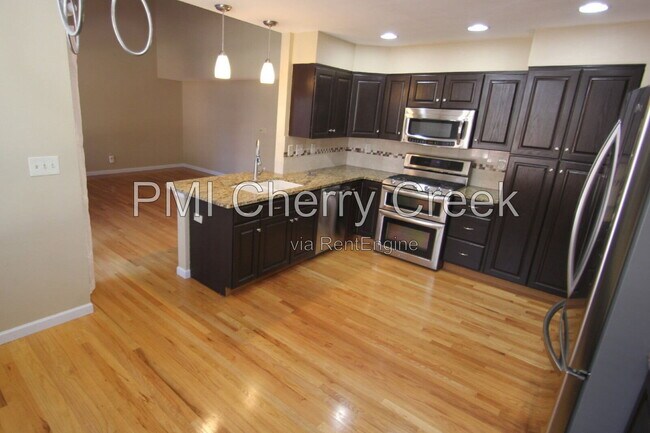 Building Photo - 9800 Foxhill Cir