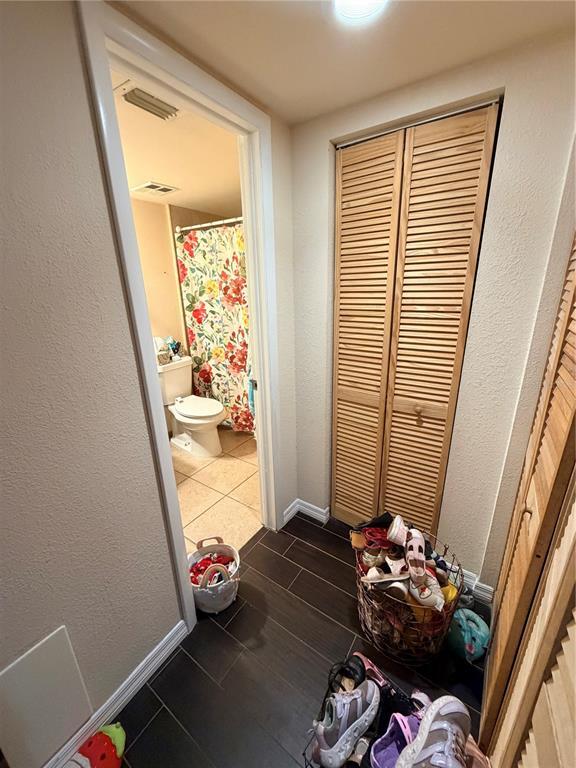 Building Photo - 720 N Village Dr