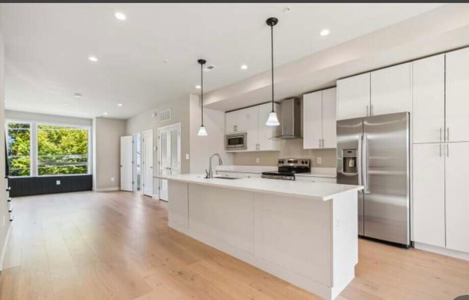 Building Photo - 4939 Call Pl SE