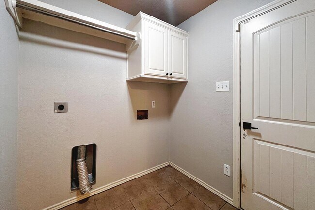 Building Photo - 5518 104th St