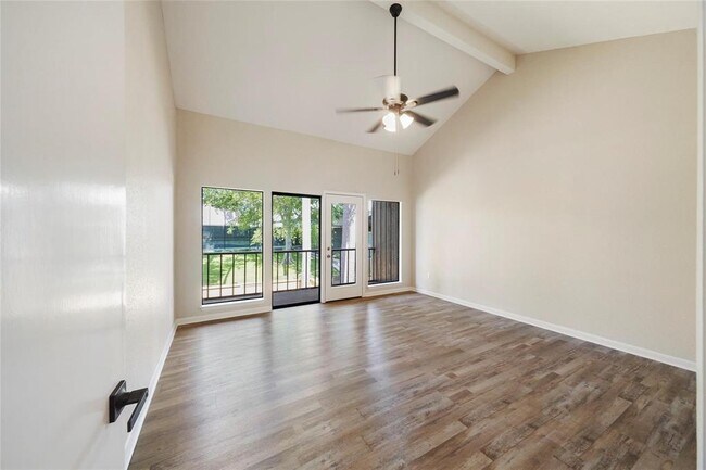 Building Photo - 3230 Poe Dr
