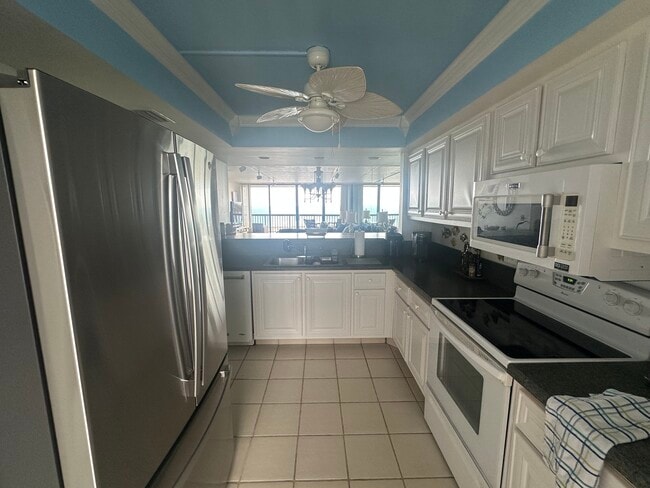 Building Photo - 4141 Ocean Dr