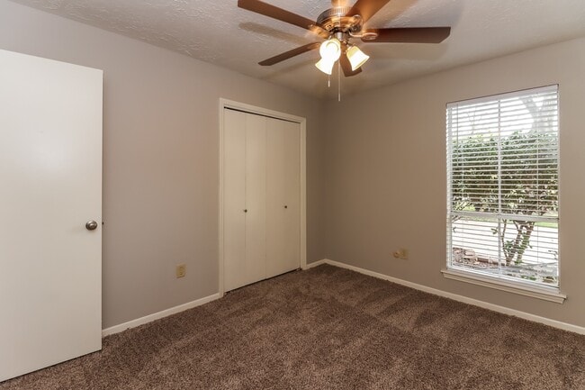 Building Photo - 16518 Royal Mile Ln
