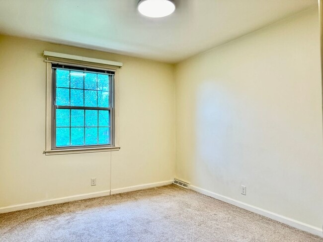 Building Photo - Nice 4BR Home in Perfect Location