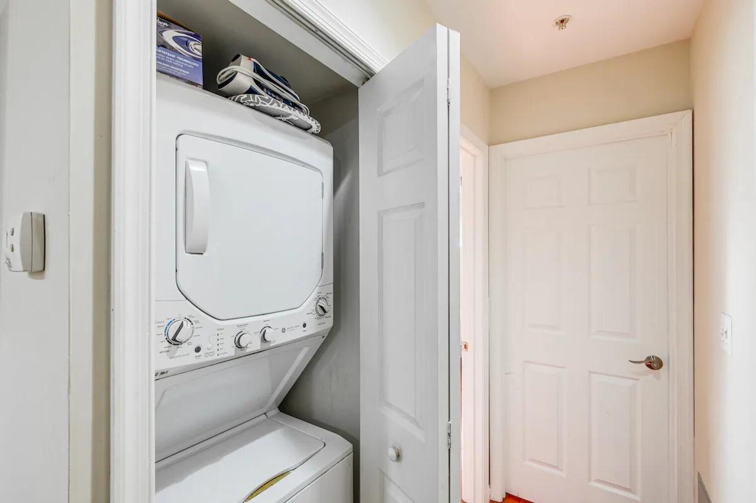 Building Photo - 450a Condon Terrace SE