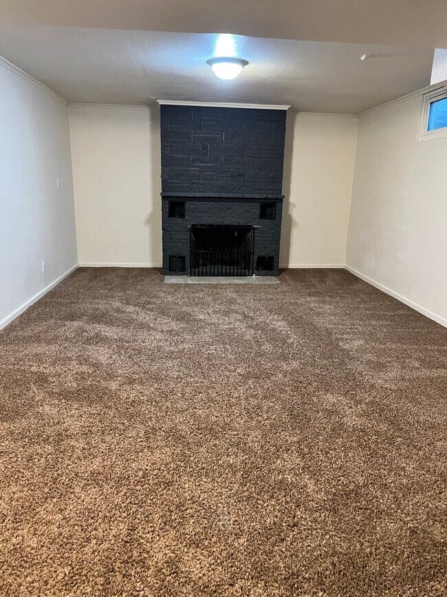 Building Photo - Government Way Triplex